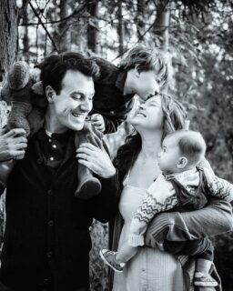 Taking a moment to soak in red rain boots, stick hunting, and lots of running races with the sweetest little family.

#buffalofamilyphotography #buffalofamilyphotographer #familyphotography #buffalove #buffalofamilyphotos